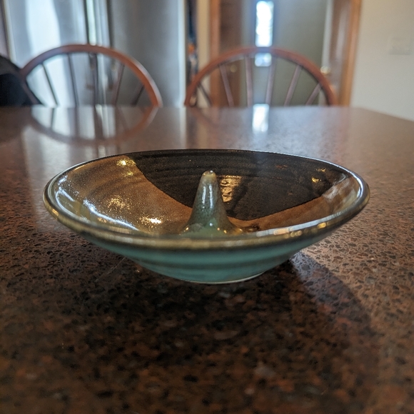 Artist-signed Tony Holman Pottery Omelet Dish NWOT - Picture 4 of 7